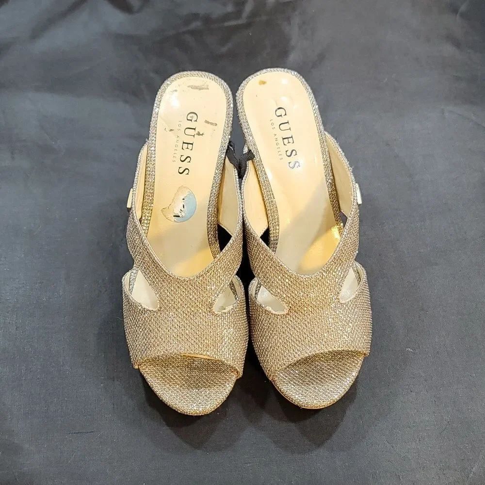 GUESS WGHASSLW-R WEDGE GLITTER OPEN TOE SANDAL